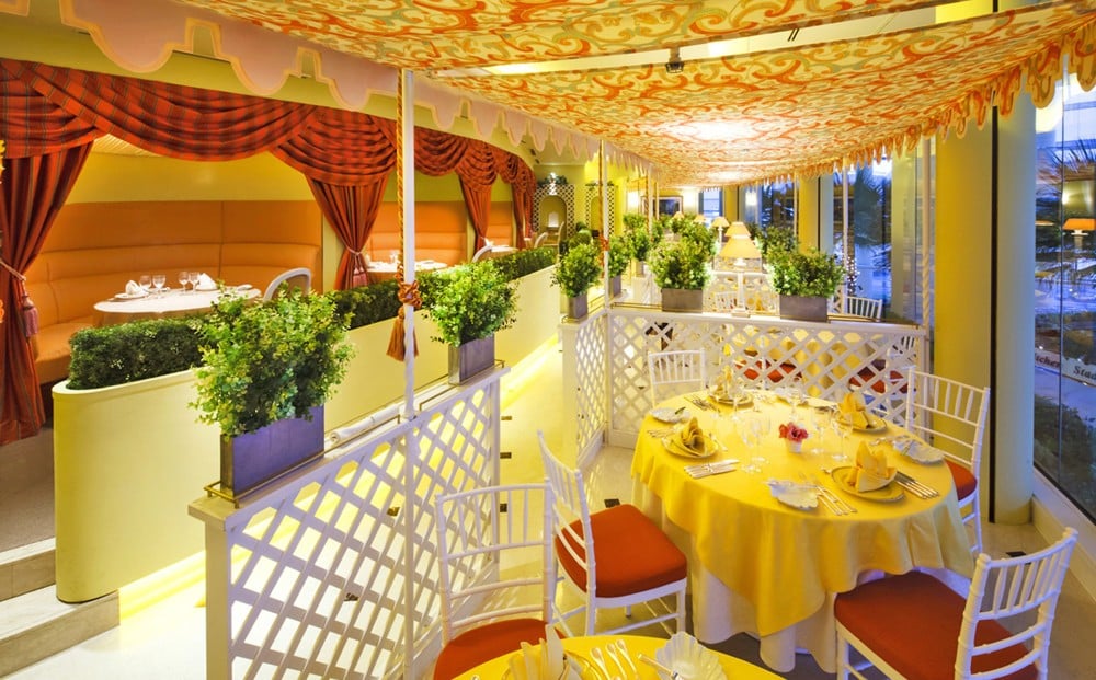 パステル調のインテリアでおとぎの国をイメージした「クイーン・アリス」