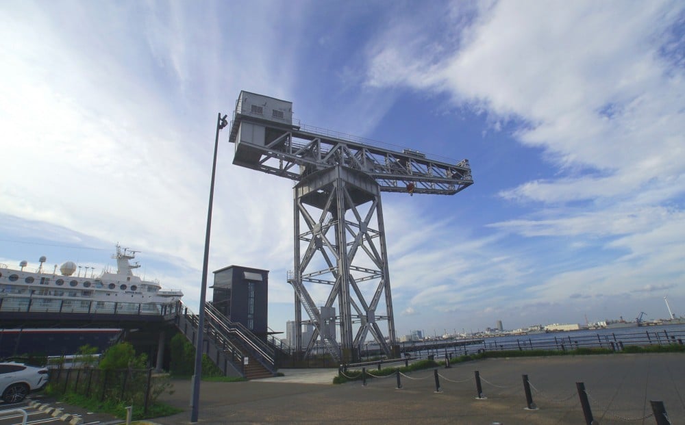 新港ふ頭のシンボル「ハンマーヘッドクレーン」