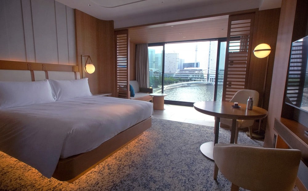 みなとみらいの街並みが見えるクラシックルーム