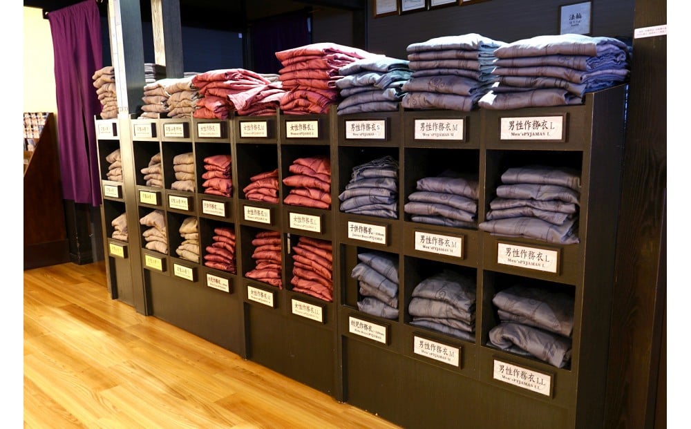 上下セパレーツの男女別作務衣と岩盤浴着