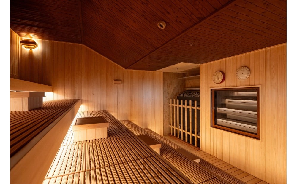 高温サウナとロウリュで本格“サ活”を楽しめます