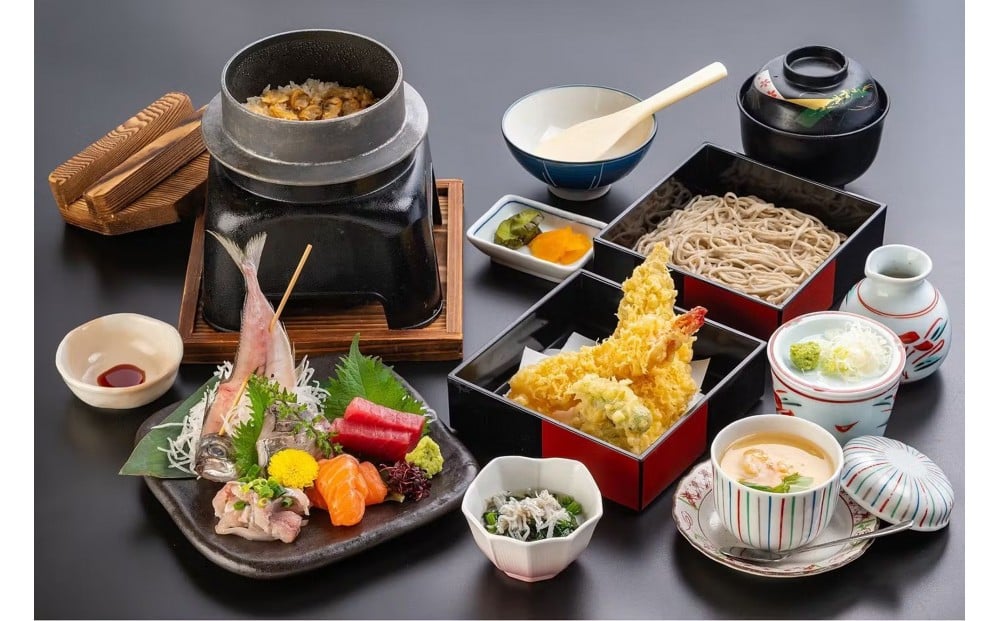 ダントツ人気の天ぷらそばと刺身などがセットになった「天刺し御膳」