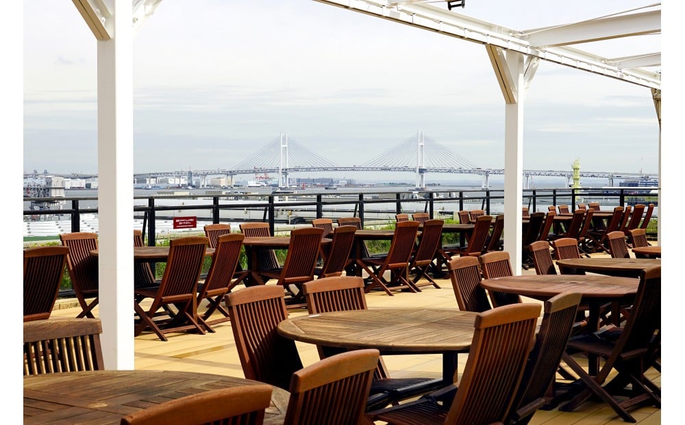 横浜ベイブリッジをのぞめるベイブリッジデッキ