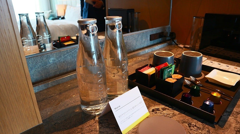 アメニティとして各部屋に設置されたお水
