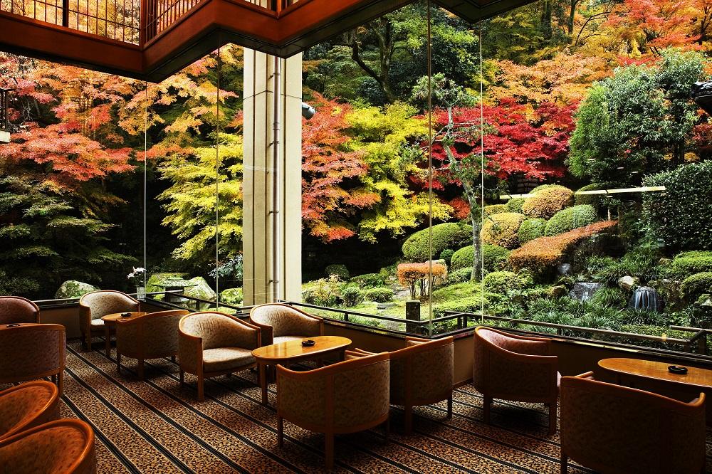 ロビーからの眺め（秋イメージ）