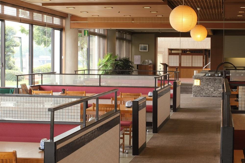 レストラン「厳島」内観