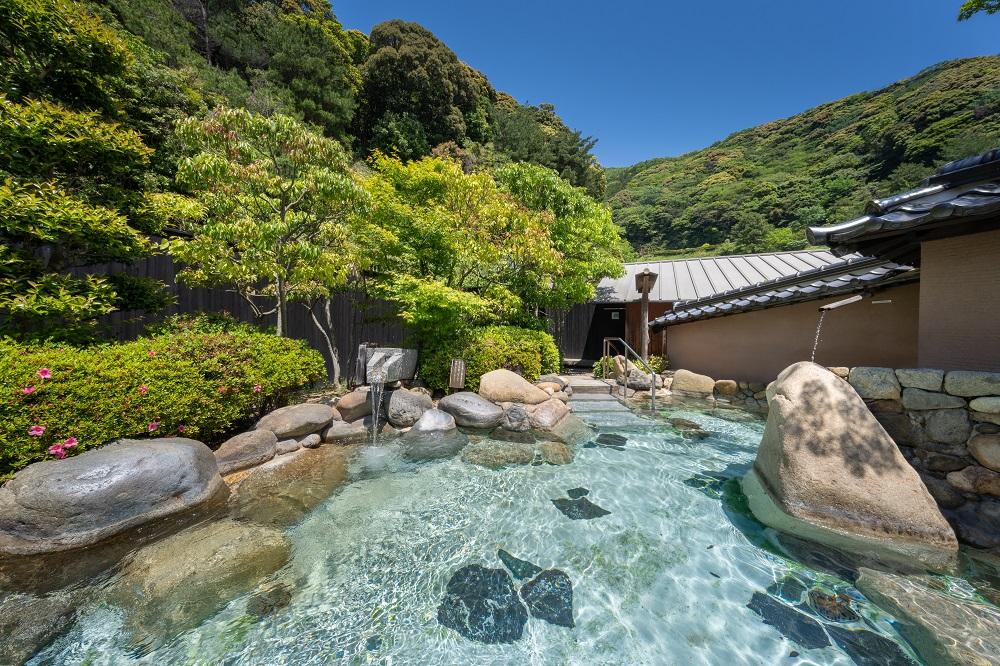 紅葉の湯　土塀露天風呂