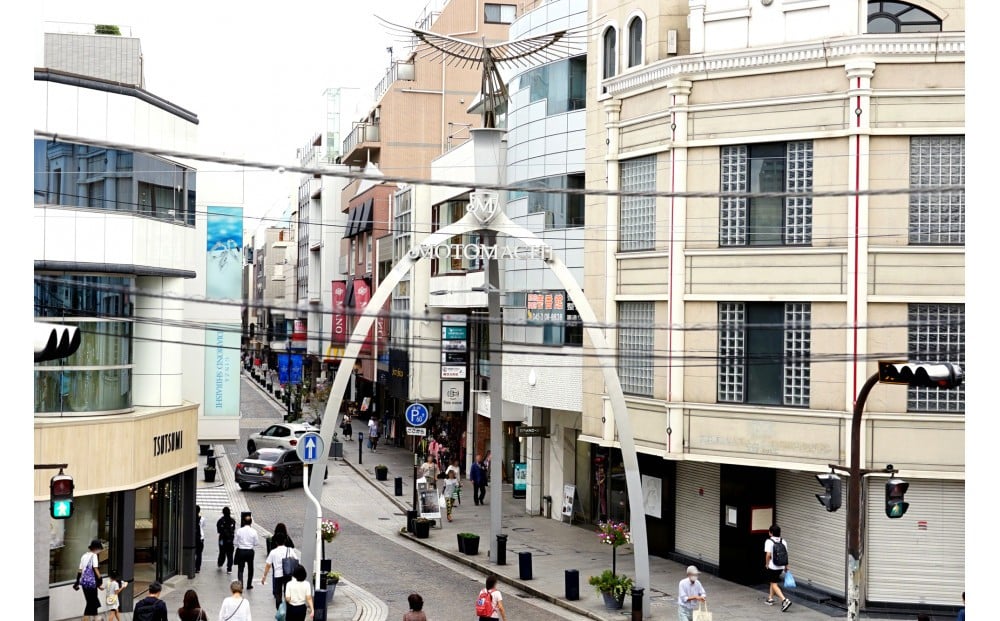 フェニックスアーチがシンボルの「元町ショッピングストリート」