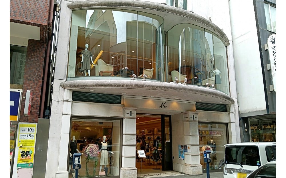 歴史を感じさせる明治創業の「キタムラ」元町本店の外観