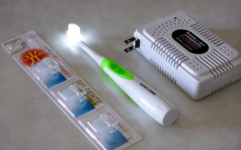 世界初の光る歯ブラシ「ベルデンテ」と持ち運び便利な「モバイルドライ」