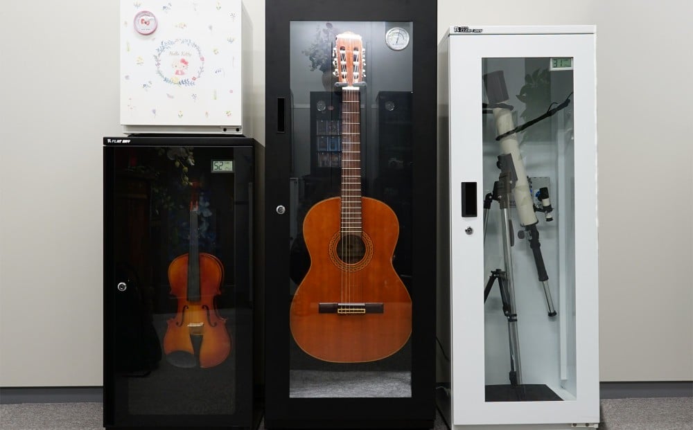 アコースティック・ギターや木製弦楽器を湿害から守る「フラットドライ」