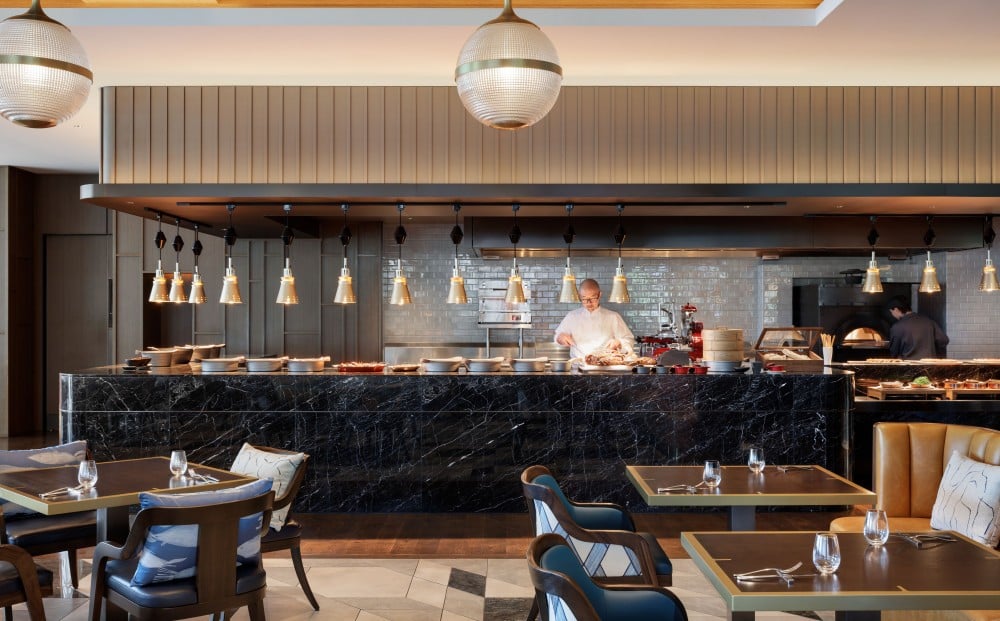 その場で調理いただいたお食事も並ぶ「PACIFIC TABLE」