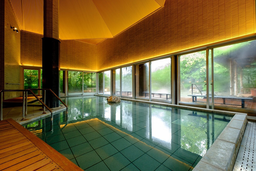 <庭の湯>大浴場「滝見の湯」