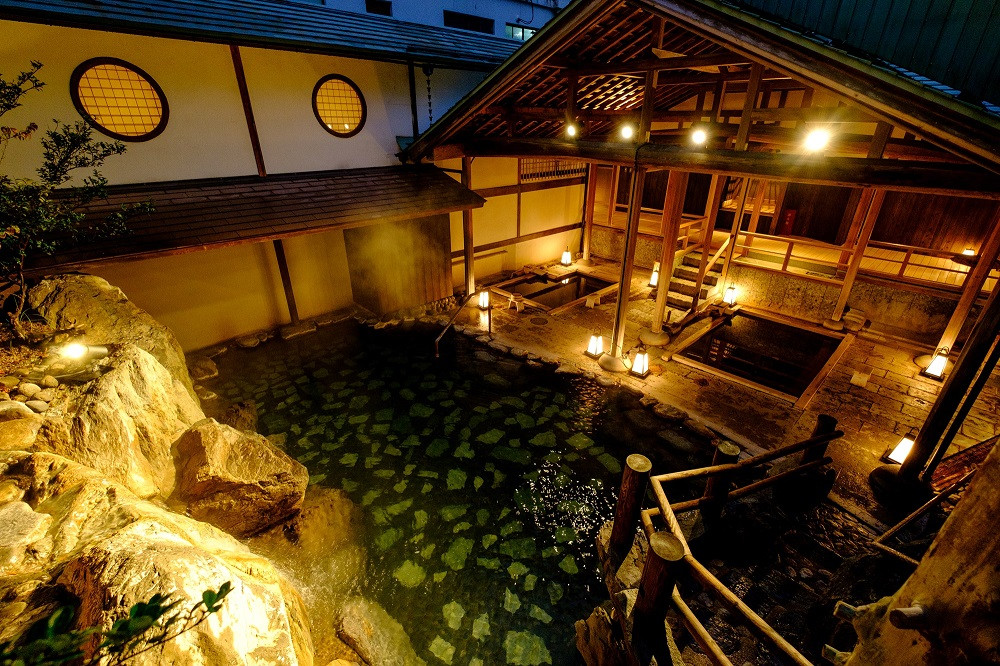 <滝の湯>露天風呂