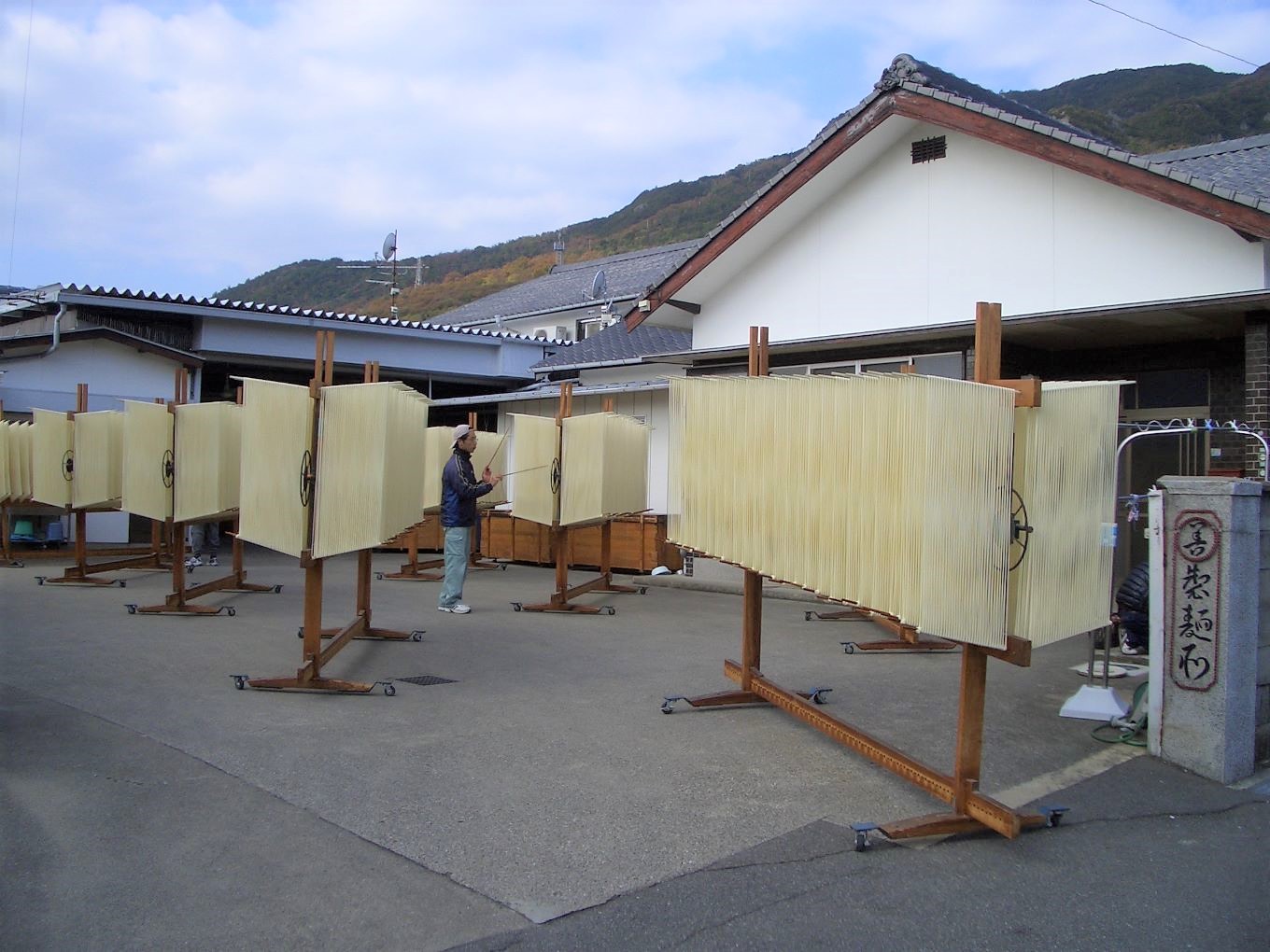 手延べうどん天日干し風景