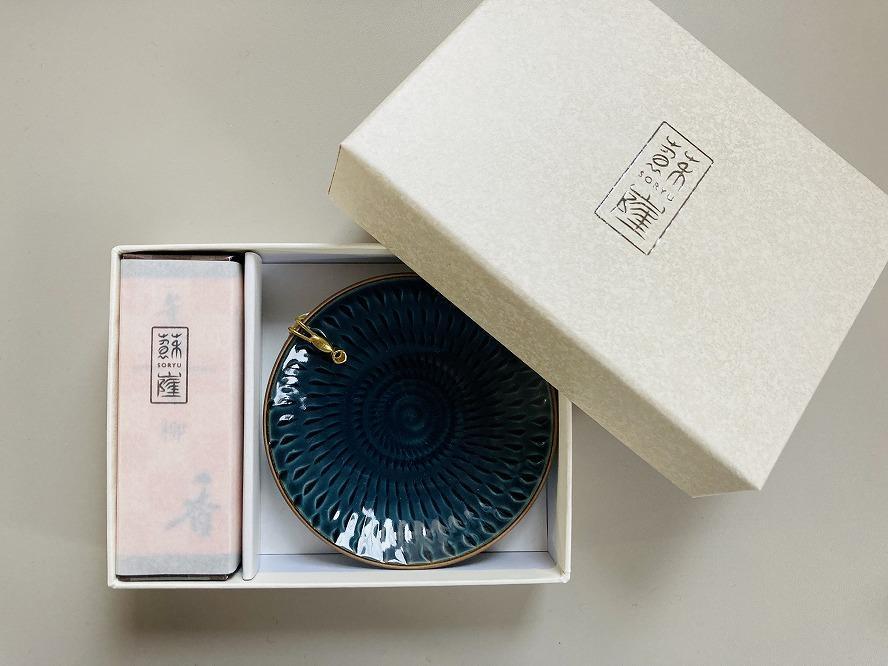 蘇嶐窯のお香立(紺）と老舗の松栄堂さんのお香セット