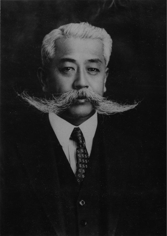 髭が特徴の3代目山口正造の写真