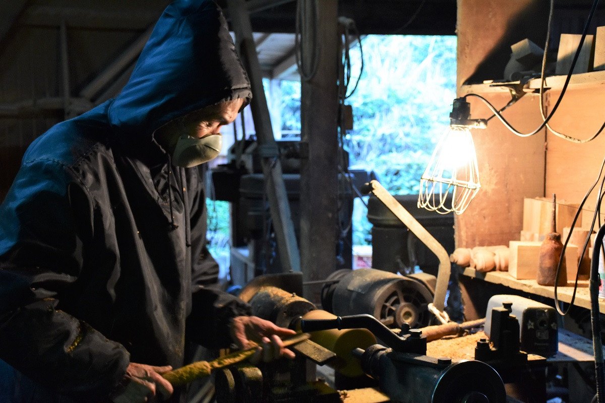 職人が手作業で制作☆屋久杉靴べらセット【屋久島】 | JTBのふるさと