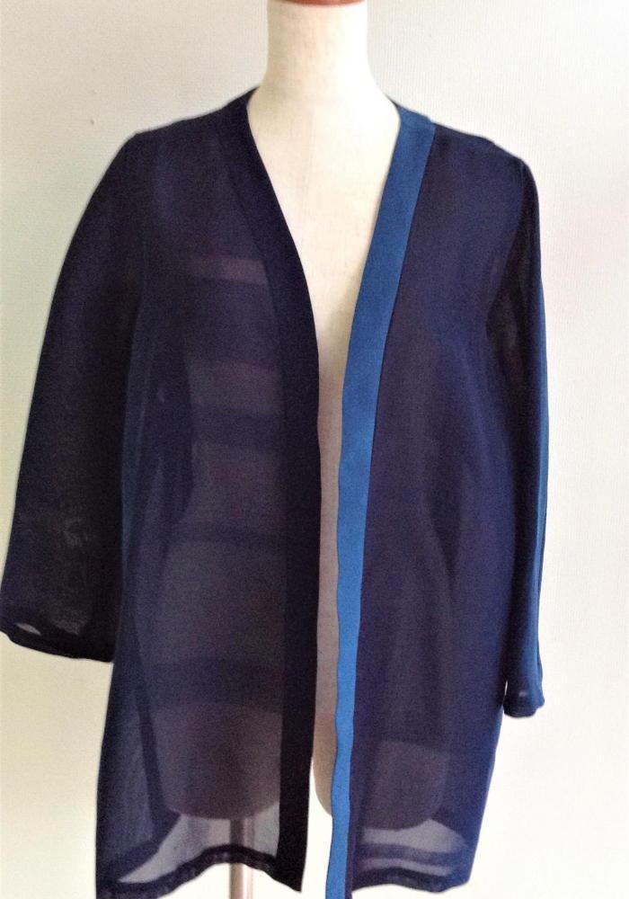 伝統織物のトップブランド夏塩沢に本藍染めを施した洋服オリジナルブランド『ナツシオンブルー』ぼかし染（カーディガン20）
