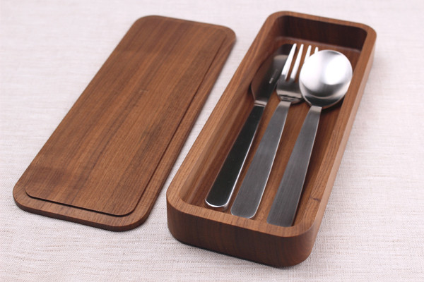 カトラリーケース&nbsp;（ウォルナット）&nbsp;天然木材削り出し