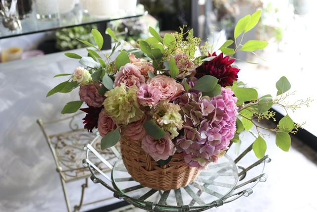 ふるさと納税  お花 おまかせ ＊ フラワー アレンジメント M お正月 花 生花 縁起物 フラワーアレンジメント ギフト [CT052.. 茨城県筑西市 ふるさと納税12ヶ月定期便季節のおまかせフラワー