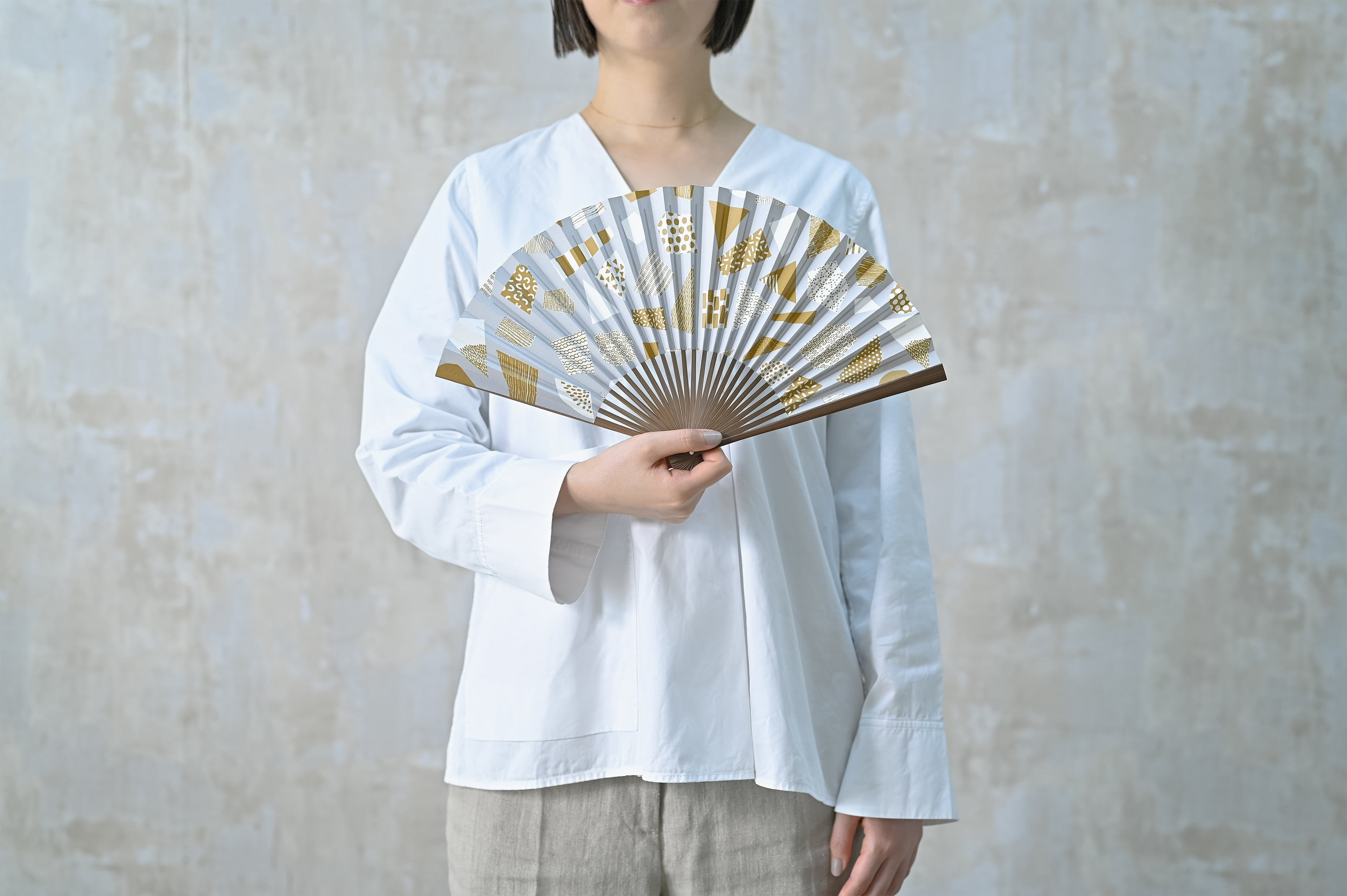 【みのや扇舗】/fan/fun扇子（大サイズ：山吹茶）