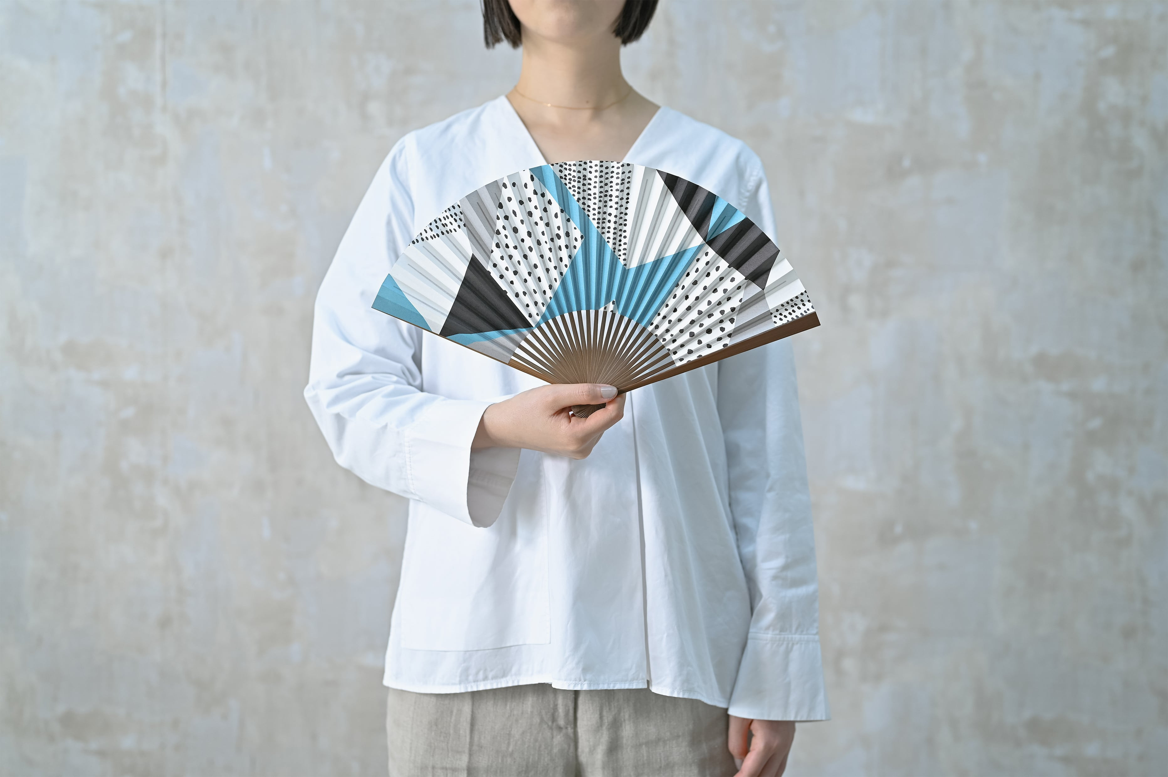 【みのや扇舗】/fan/fun扇子（大サイズ：水色）