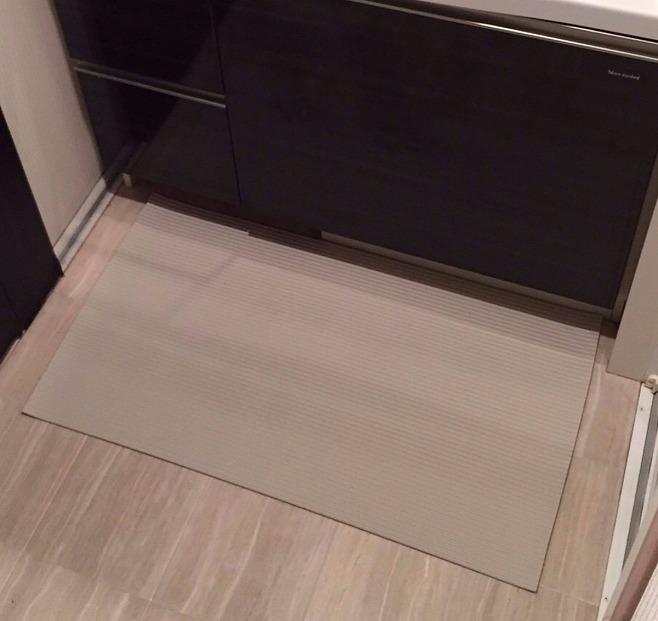 洗濯いらず、ずれない、抗菌 のふく楽 洗面マット（・洗面マット×2枚 ・長さ90cm 幅50cm 厚み5mm ・カラー:オフホワイト）