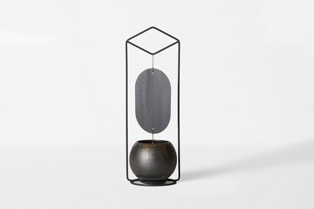 熊谷聡商店】涼の音（黒）～モダンでシックな陶磁器製の置き型風鈴