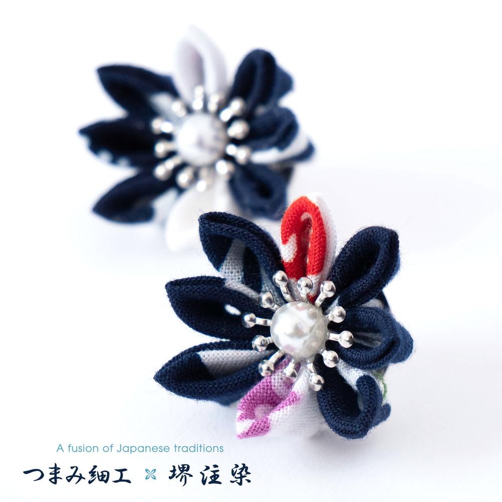 花舞うイヤリング「つまみ細工×堺注染」（紺）