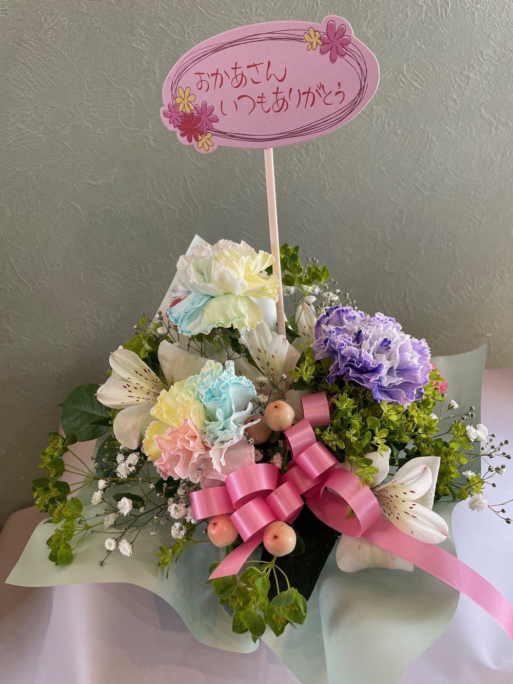 「母の日」に感謝の心を込めて贈る～生花アレンジメント～フローリストお任せアレンジ