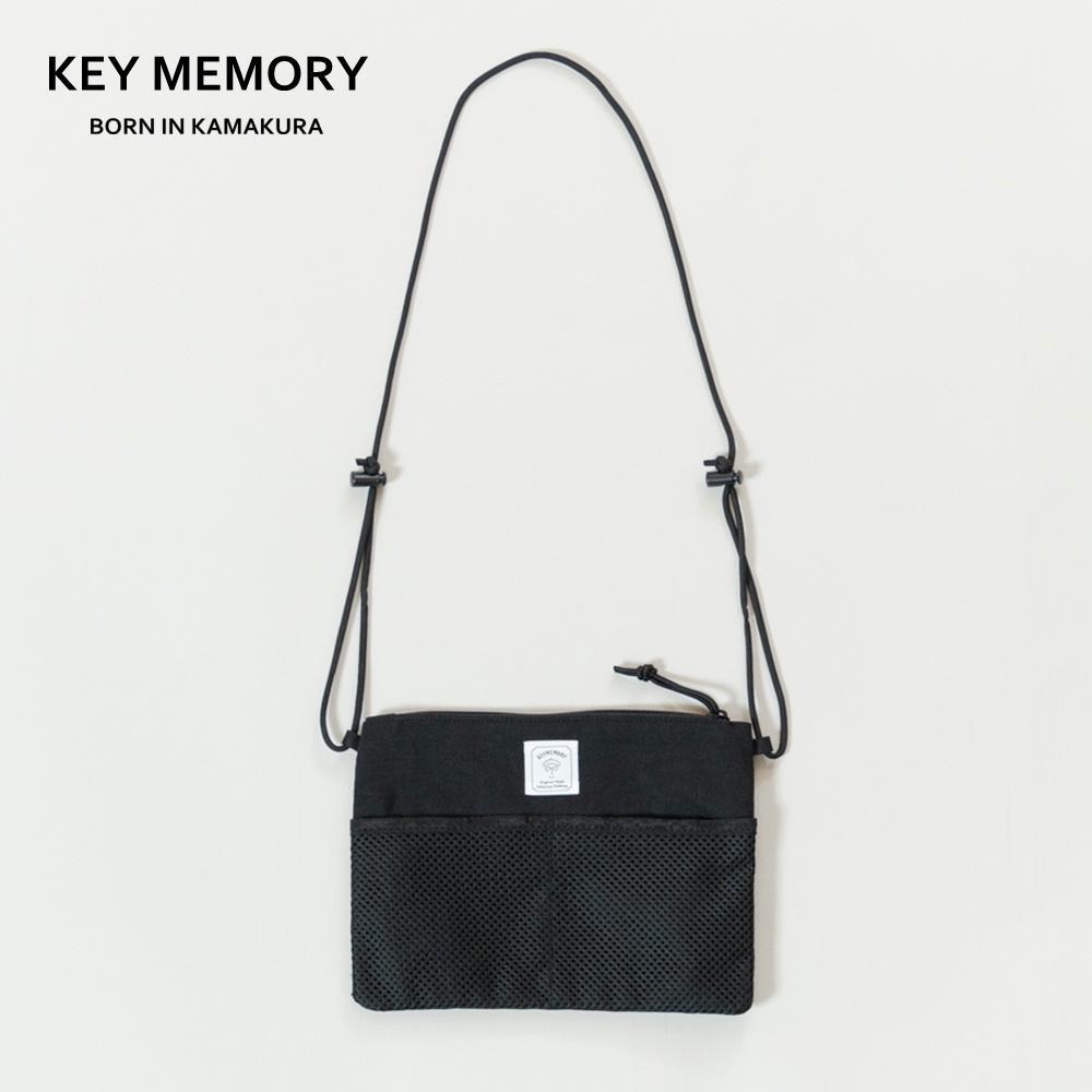 【KEYMEMORY 鎌倉】フラットサコッシュ　BLACK