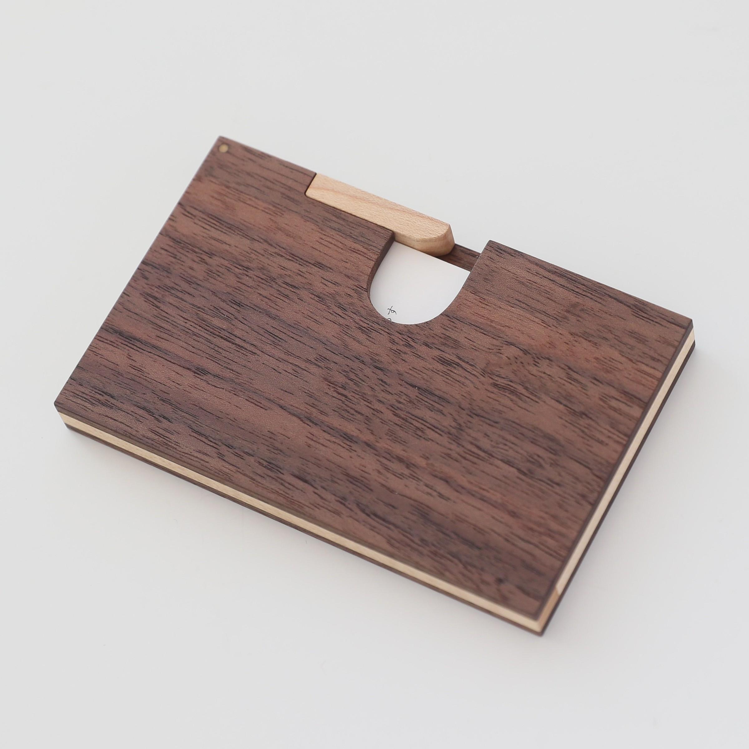 ふるさと納税 宮城県 登米市 木の名刺入れ 木の名刺入れ (10.5×7.2×1cm) マグネット式 木製 名刺入れ カード