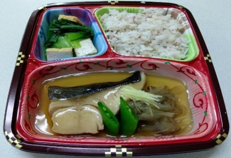 懐石料理 青山の減塩お弁当5食（ギンダラ煮付/牛すき焼き/カラスガレイ煮付/大山鶏みぞれ煮/鯖みぞれ煮）セット(冷凍)