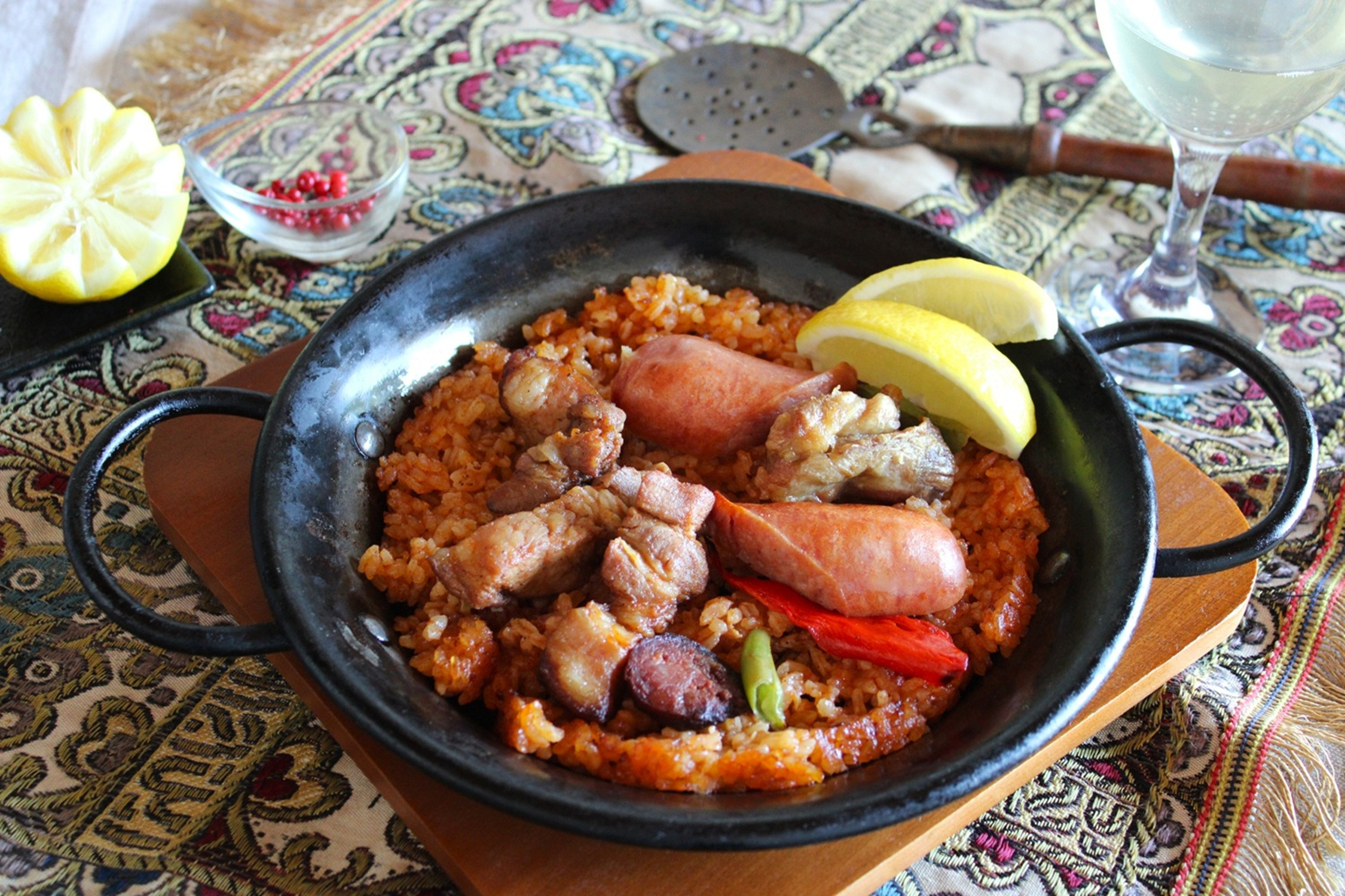 スペイン産栗豚とチョリソーのパエリア&nbsp;1人前&nbsp;2個セット&nbsp;静岡の老舗スペインレストラン「サングリア」&nbsp;冷凍&nbsp;スペイン料理&nbsp;パエリア&nbsp;タパス&nbsp;ワイン&nbsp;バル&nbsp;バール◇