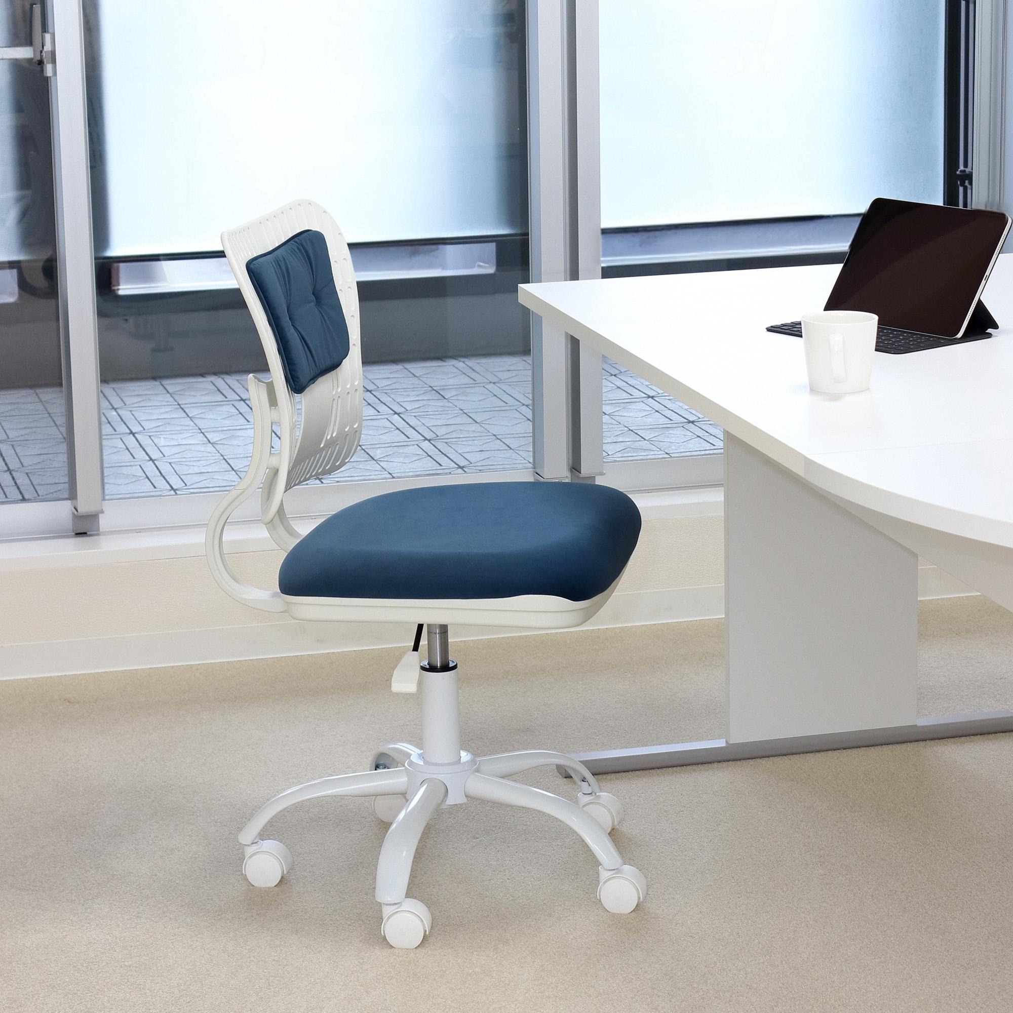 コンフィ&nbsp;オフィスチェア&nbsp;ブルーホワイト