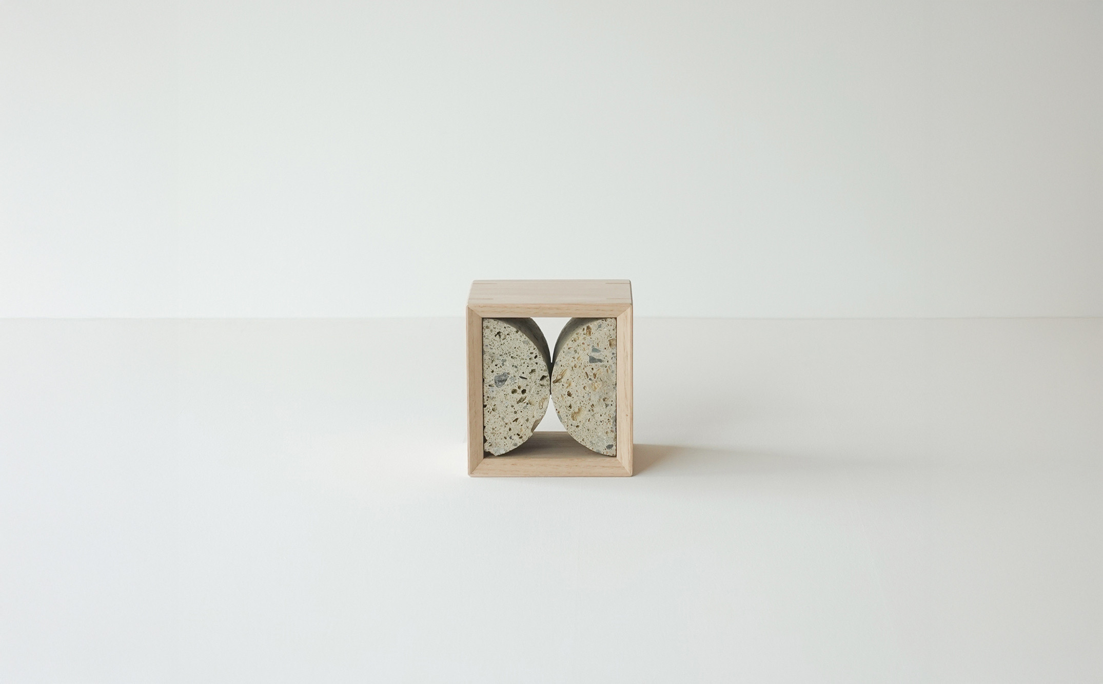 センダイフォルム ブックエンド01 ナチュラル【雑貨 日用品 文房具 ブックエンド インテリア デザイン 収納 オフィス 家庭 書斎 整理 整頓 モダン シンプル コンパクト 人気 便利 プレゼント ギフト 机上 知的 文房具 用品ステーショナリー】