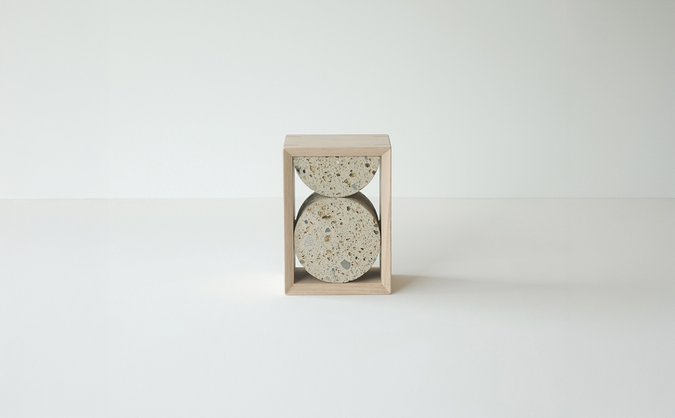 センダイフォルム ブックエンド02 ナチュラル【雑貨 日用品 文房具 ブックエンド インテリア デザイン 収納 オフィス 家庭 書斎 整理 整頓 モダン シンプル コンパクト 人気 便利 プレゼント ギフト 机上 知的 文房具 用品ステーショナリー】