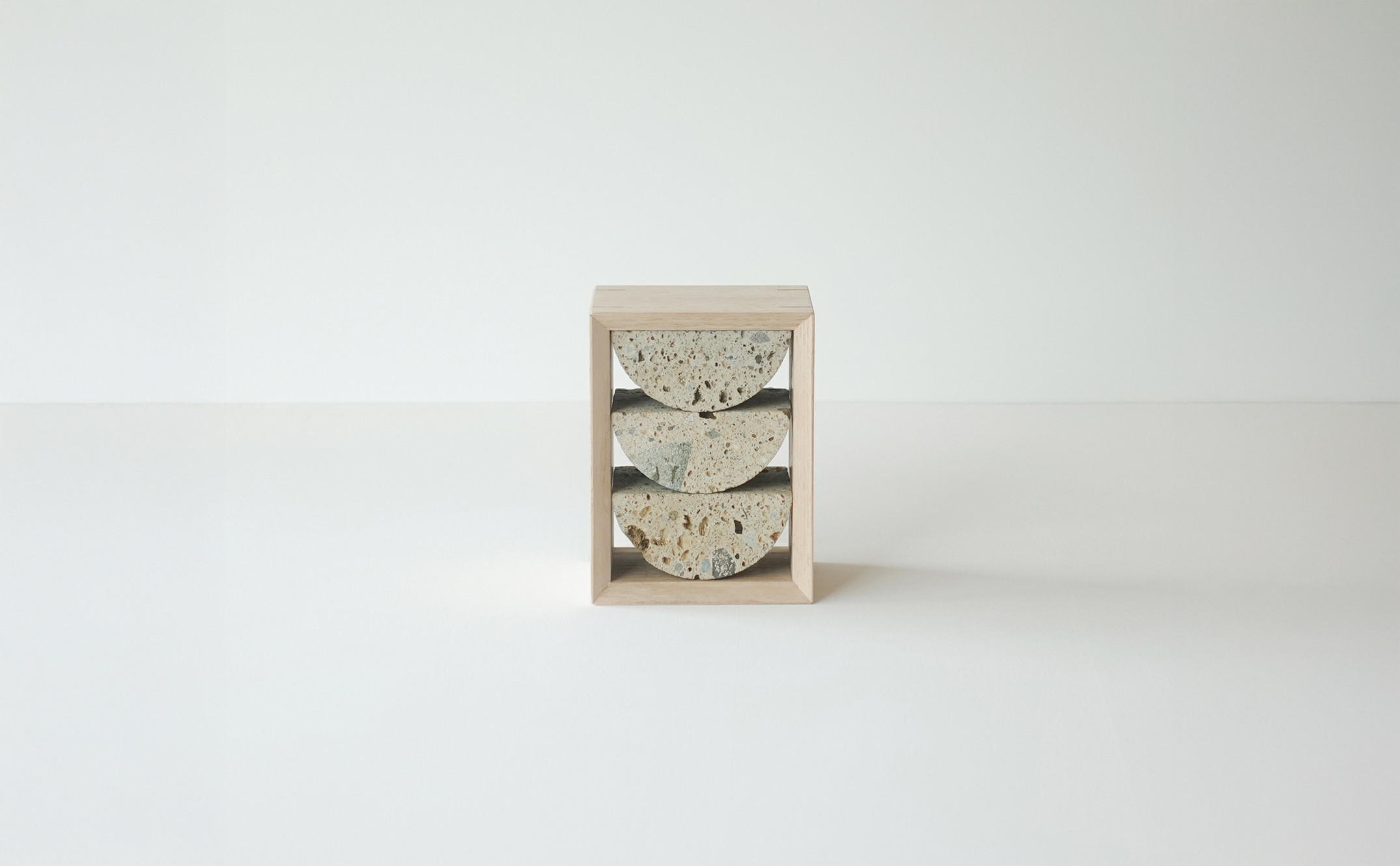 センダイフォルム ブックエンド03 ナチュラル【雑貨 日用品 文房具 ブックエンド インテリア デザイン 収納 オフィス 家庭 書斎 整理 整頓 モダン シンプル コンパクト 人気 便利 プレゼント ギフト 机上 知的 文房具 用品ステーショナリー】