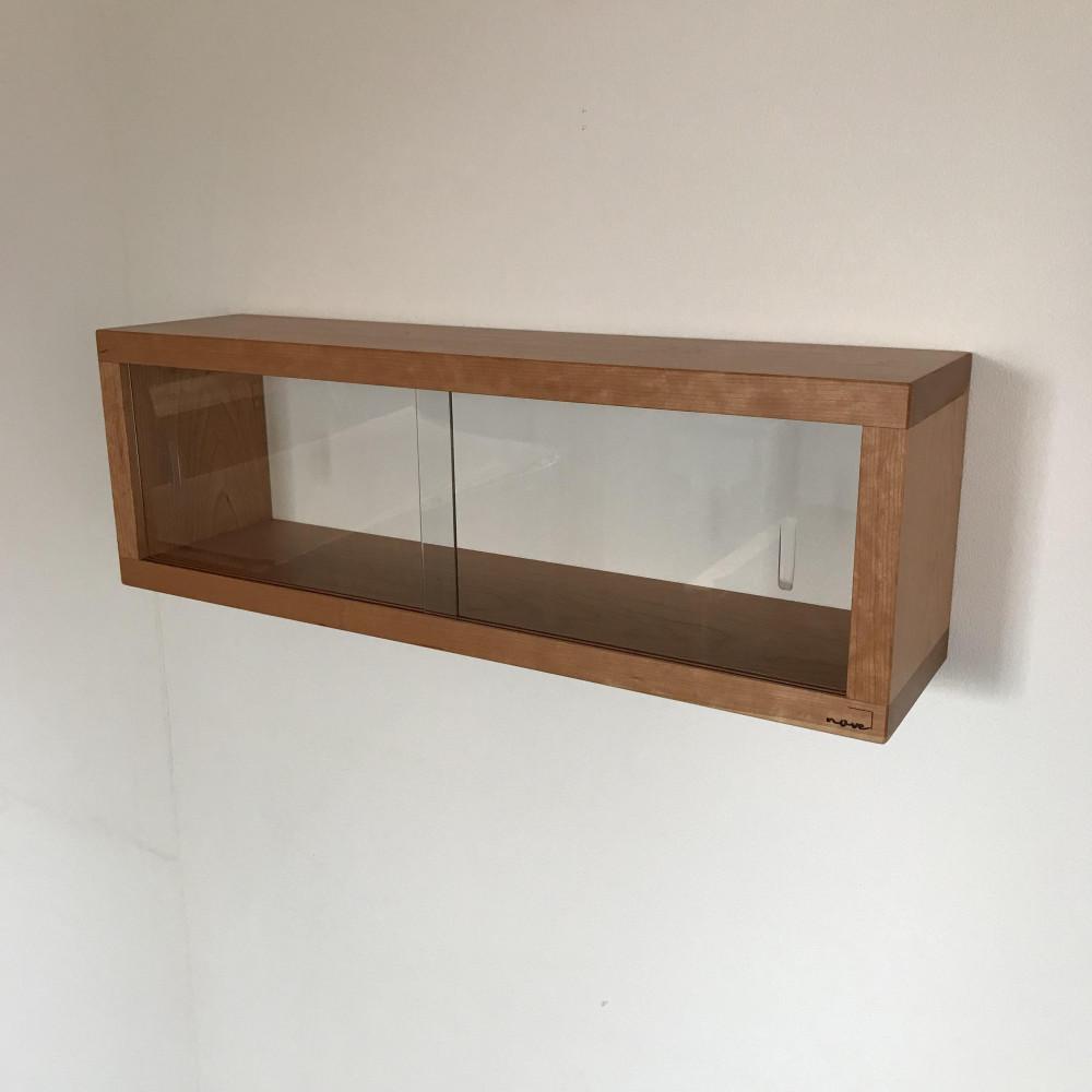 【ボックスシェルフ：壁に取り付ける(引っ掛ける)家具 ガラスの引き戸】棚 シェルフ ウォールシェルフ ラック ウォールラック カップボード 食器棚 チェリー ガラス 引き戸 壁掛け 壁掛け収納 石膏ボード 賃貸 どこでも nove