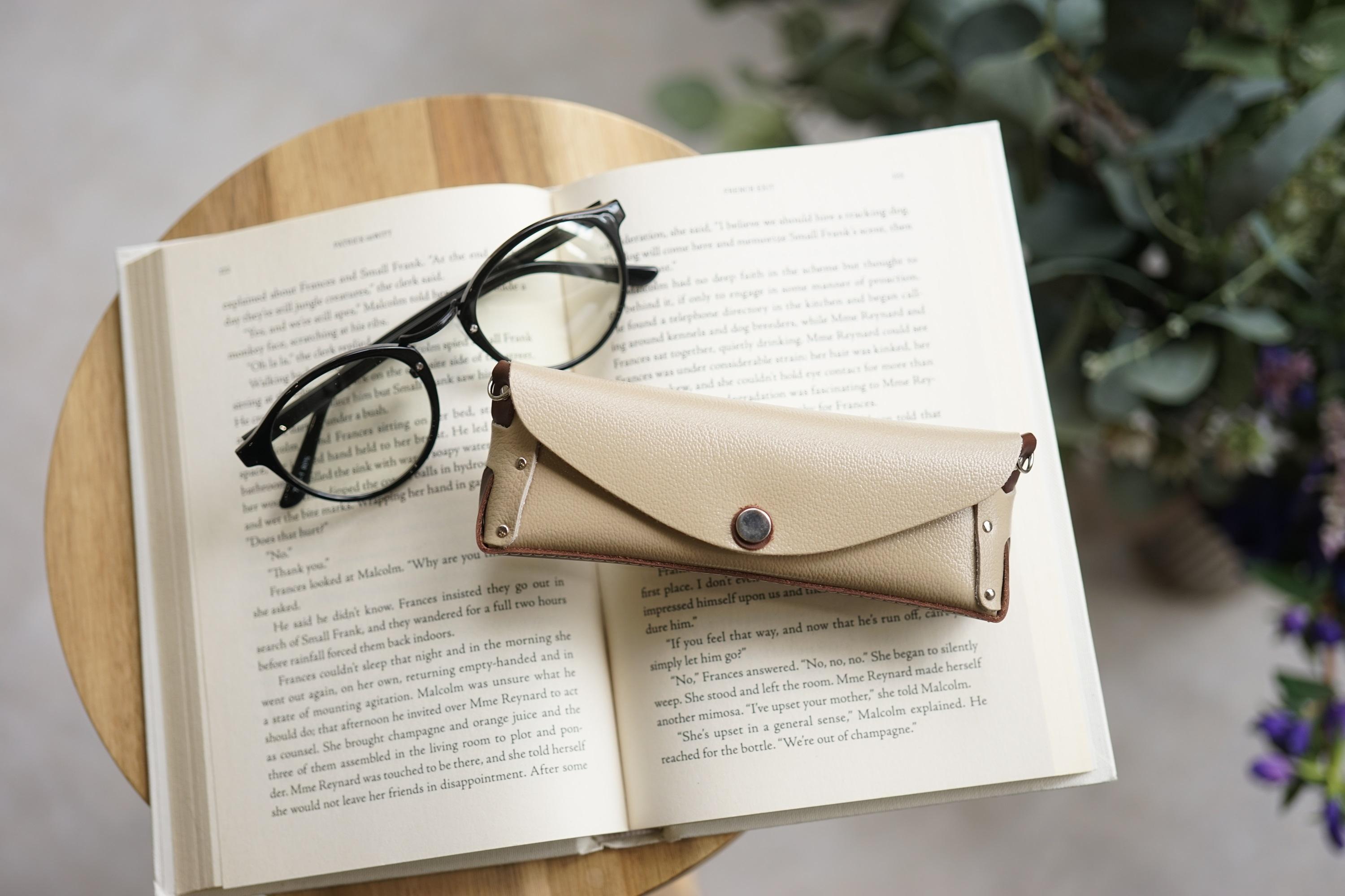 Natuuca.ブランド&nbsp;本革メガネケース（Senpliceシリーズ）【ベージュ】