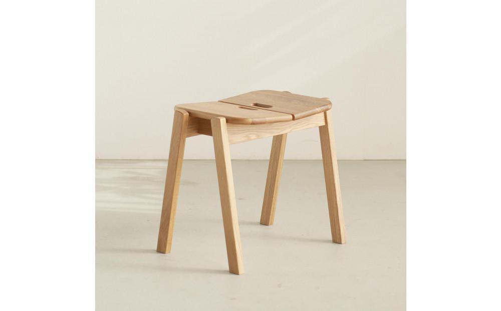 積み重ねできる無垢の板座スツール&nbsp;AKI&nbsp;持手付&nbsp;ホワイトオーク&nbsp;スタッキング
