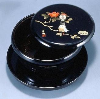 丸盆付菓子器&nbsp;7.0寸&nbsp;さえずり(盛絵・内梨子地塗)【YG89】