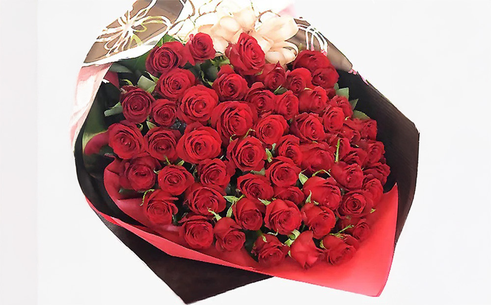 真紅のバラ60本【真紅　バラ　きらびやか　花束　情熱的　豪華　特別　思い出に残る　贈り物　ボリューム　存在感　真っ赤　還暦のお祝い　彼女　プレゼント&nbsp;大阪府&nbsp;門真市&nbsp;】