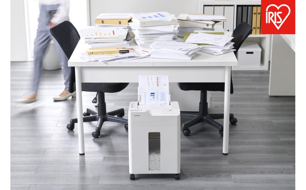 シュレッダー&nbsp;オートフィードシュレッダー&nbsp;60枚自動細断&nbsp;マイクロクロスカット&nbsp;アイリスオーヤマ&nbsp;静音&nbsp;A4&nbsp;キャスター付&nbsp;オフィス&nbsp;セキュリティ&nbsp;家庭用&nbsp;AFSB60M