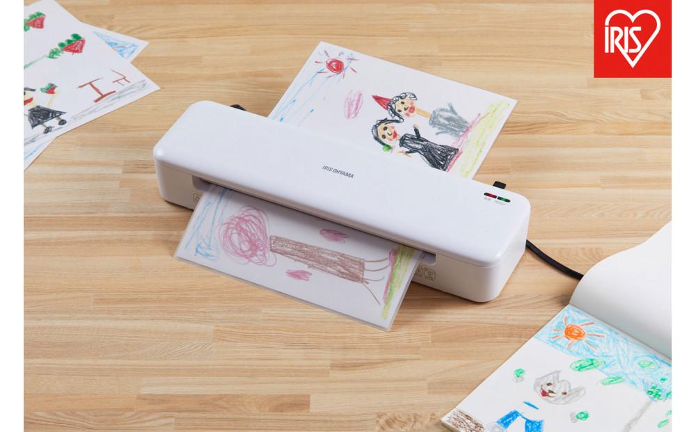 ラミネーター&nbsp;高速起動ラミネーター&nbsp;A3対応&nbsp;2本ローラー&nbsp;75μm~150μm&nbsp;アイリスオーヤマ&nbsp;家電&nbsp;電化製品&nbsp;簡単操作&nbsp;家庭用&nbsp;コンパクト収納&nbsp;HSL-A322-W&nbsp;ホワイト