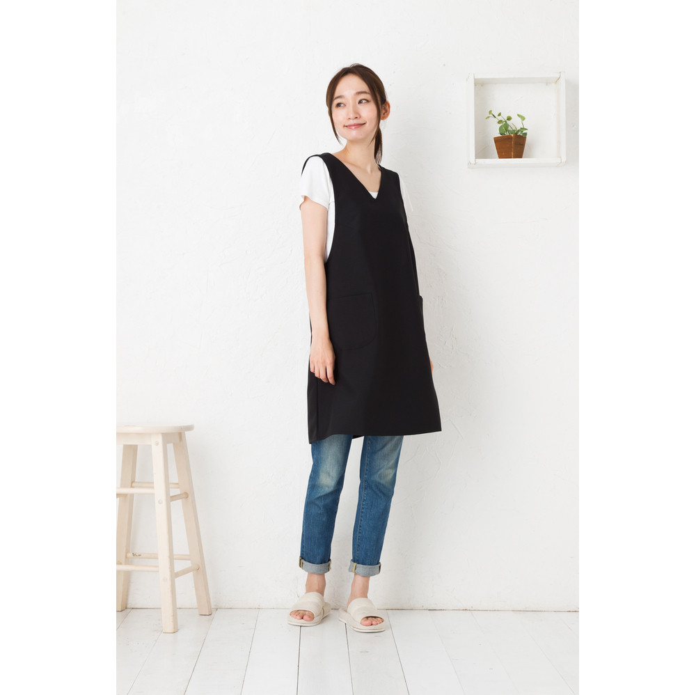 【ブラック】Vネックバッククロスエプロン（撥水・撥油）