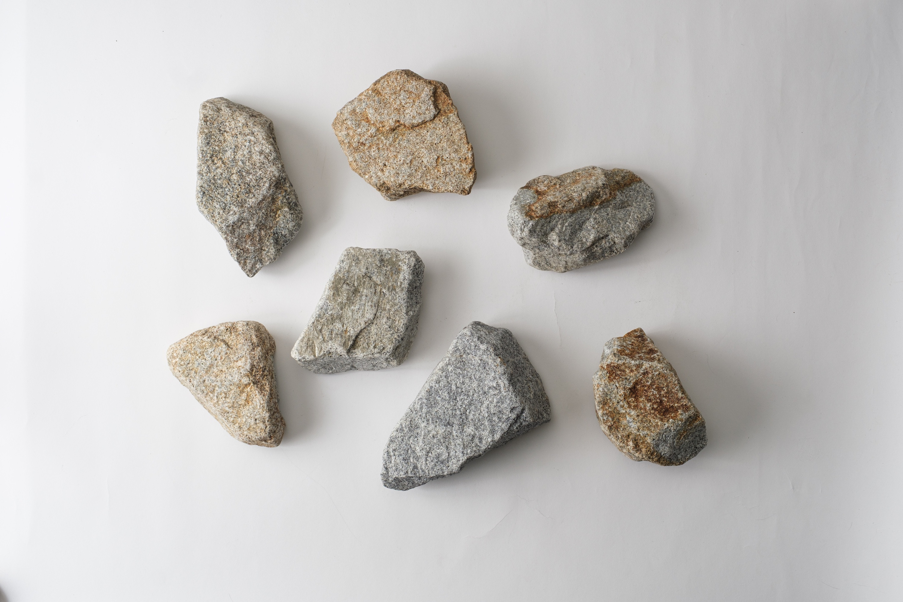 TAKIBISM&nbsp;x&nbsp;ISHINOMAKI&nbsp;庵治石7個セット(加工なし)&nbsp;焚火台&nbsp;STONE&nbsp;QUEST&nbsp;ネジ式脚用