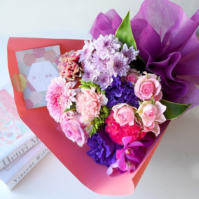 《敬老の日》フラワー花束　 藤紫のハピネスブーケ＜出荷開始：9/8～9/15までのお届け 当店おまかせ＞【 花 お祝い お礼 贈り物 メッセージカード 祖母 祖父 ギフト プレゼント 送料無料 ふるさと納税 門真市】