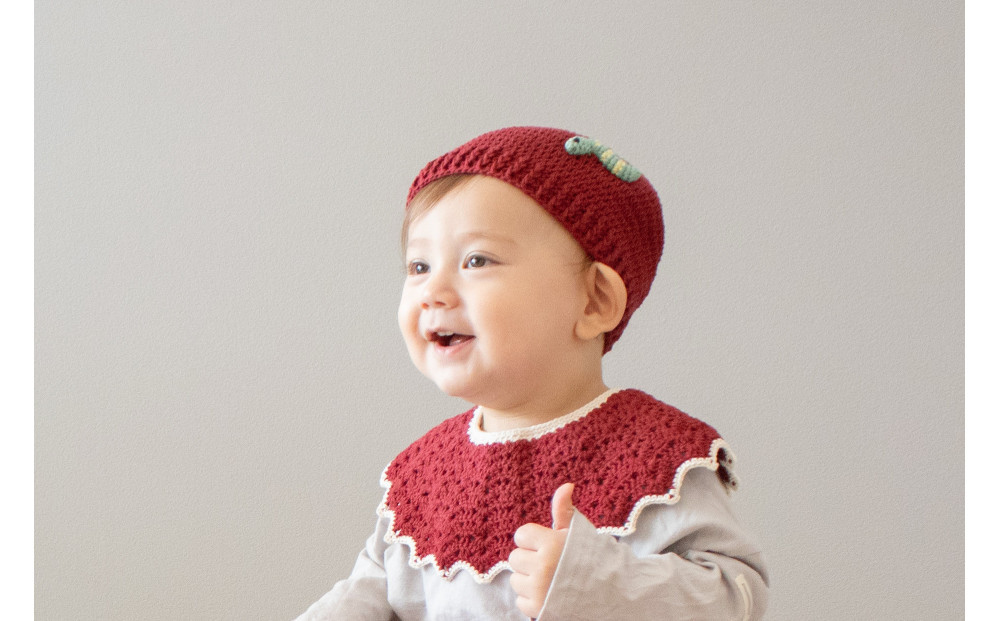 HOPPL&nbsp;（ホップル）手編みビブ＆キャップセット（アップル/サイズS）